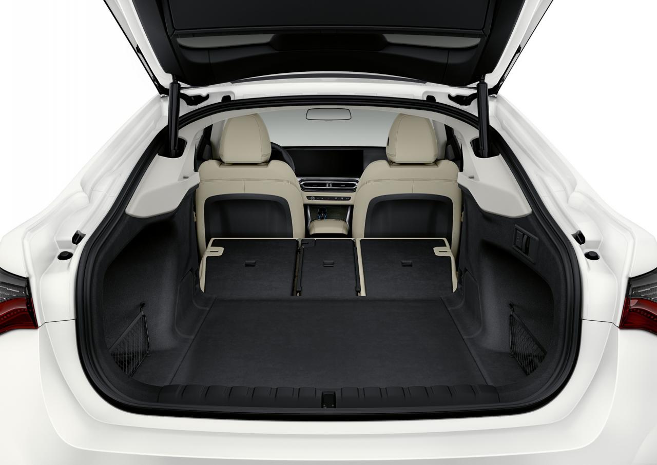 2022-BMW-i4-20.jpg