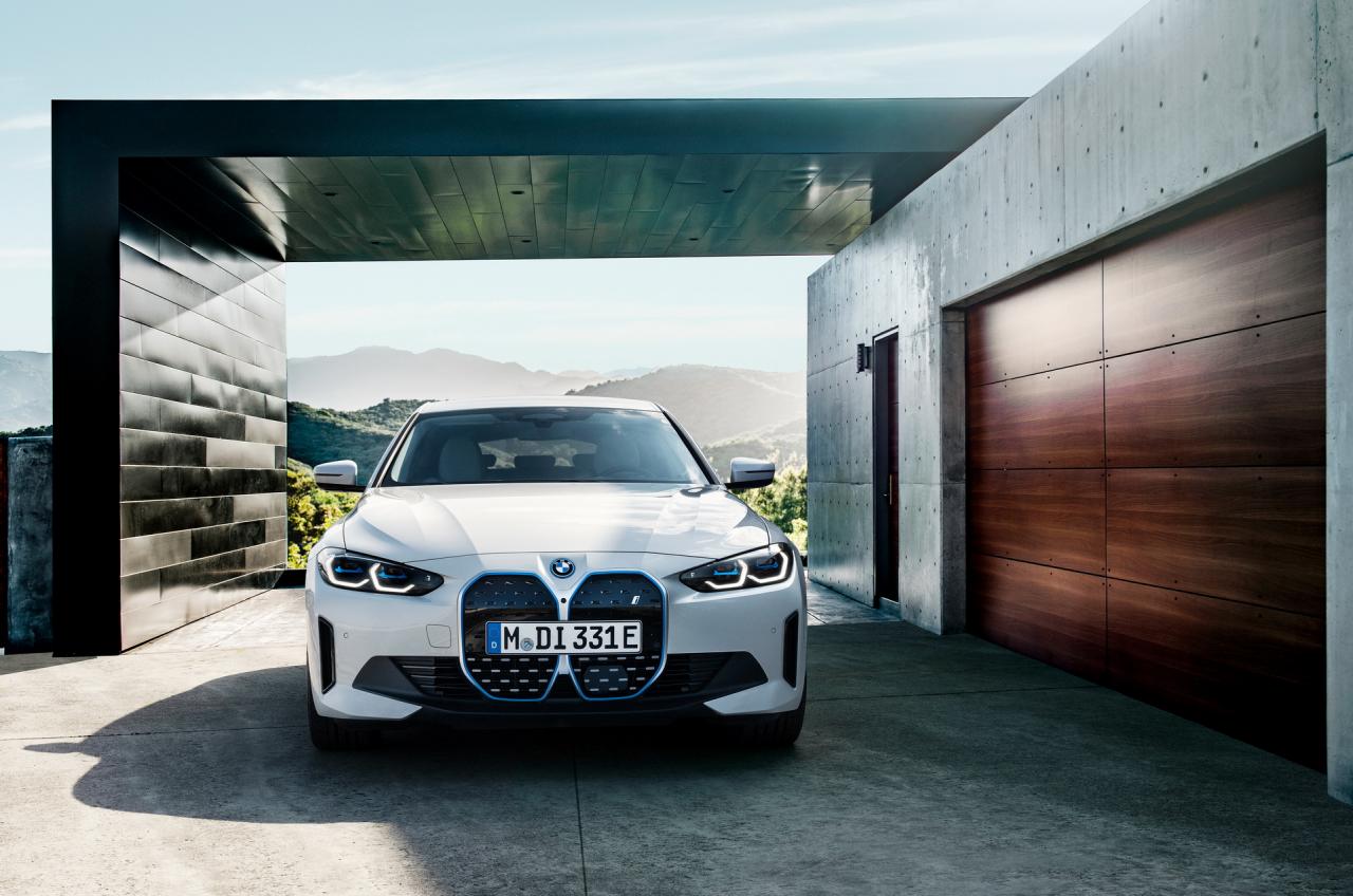 2022-BMW-i4-3.jpg