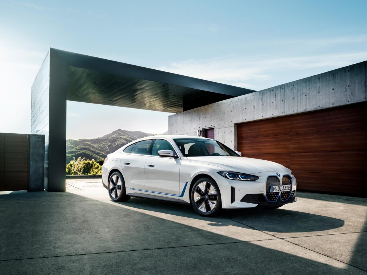 2022-BMW-i4-4.jpg