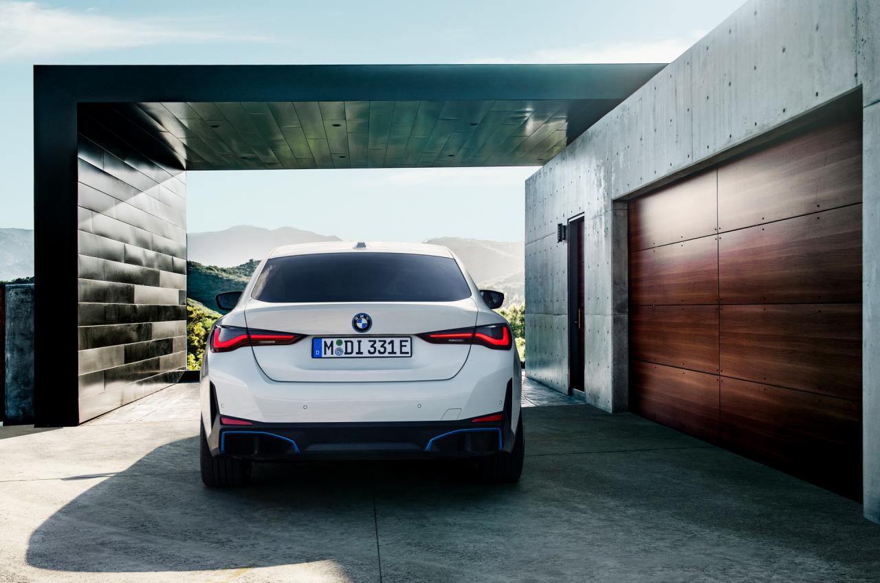 2022-BMW-i4-5.jpg