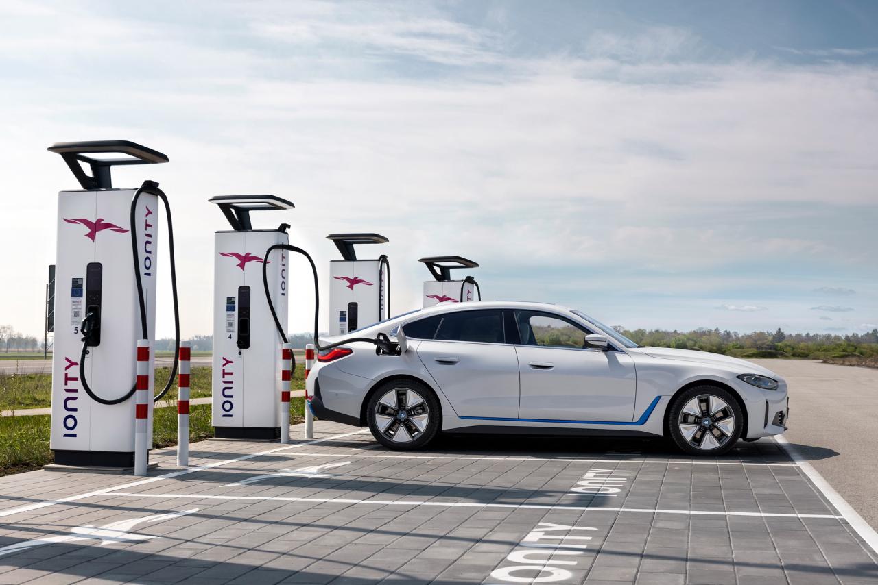 2022-BMW-i4-9.jpg