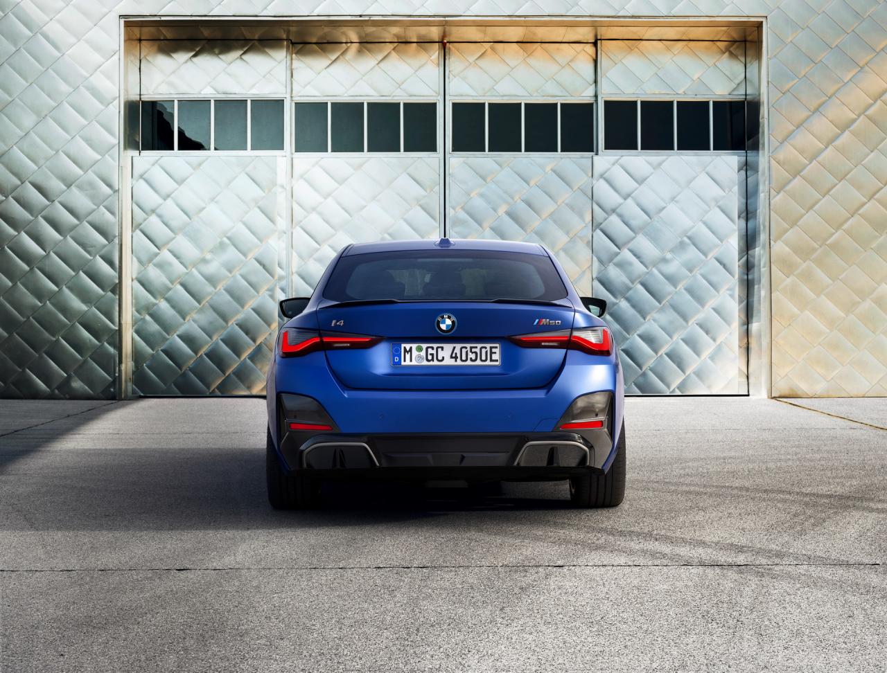 2022-BMW-i4-M50-10.jpg