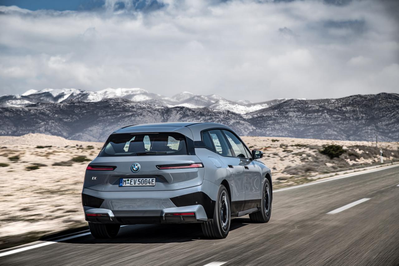 2022-BMW-ix-xDrive50-20.jpg