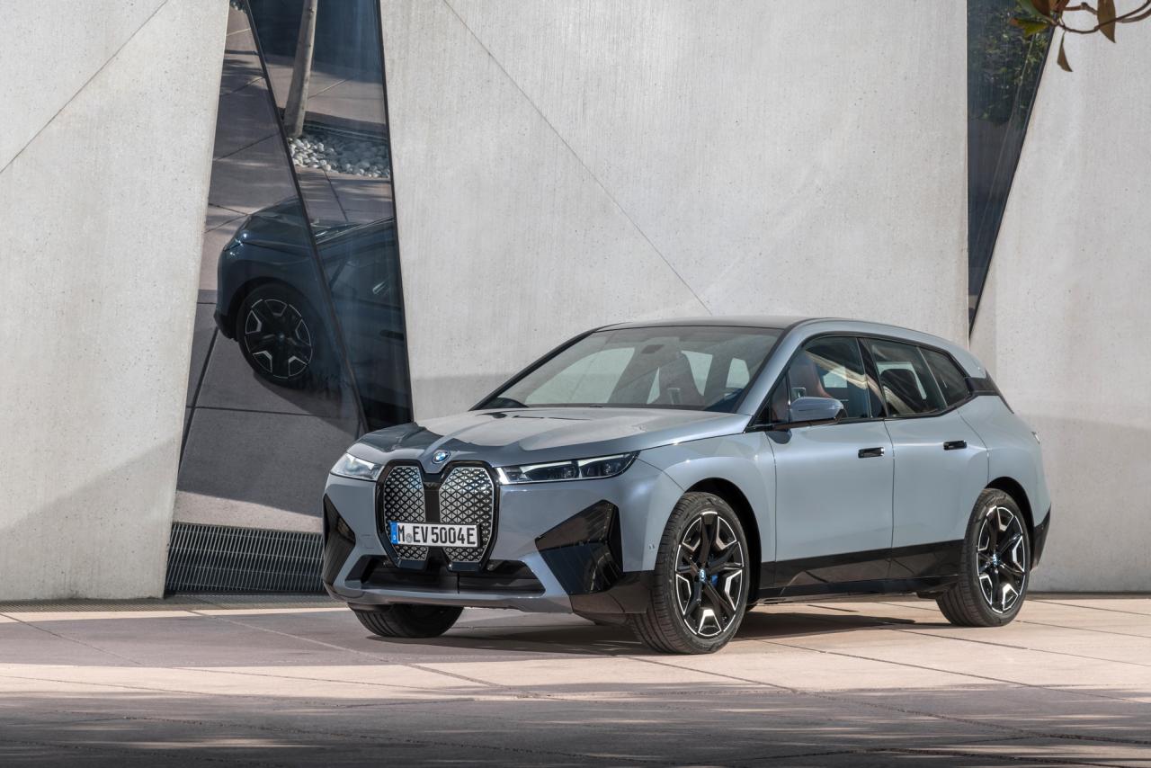 2022-BMW-ix-xDrive50-26.jpg