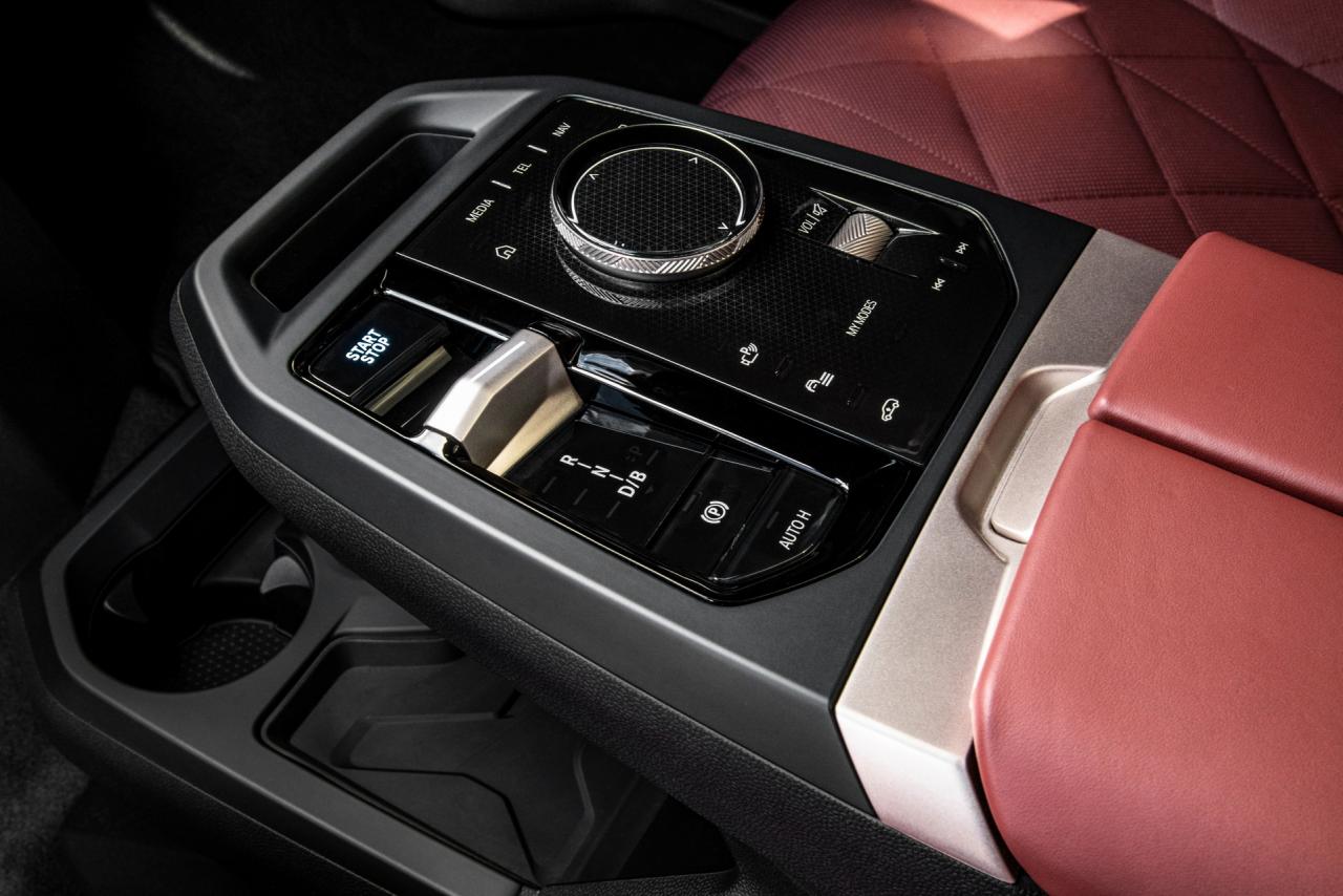 2022-BMW-ix-xDrive50-67.jpg