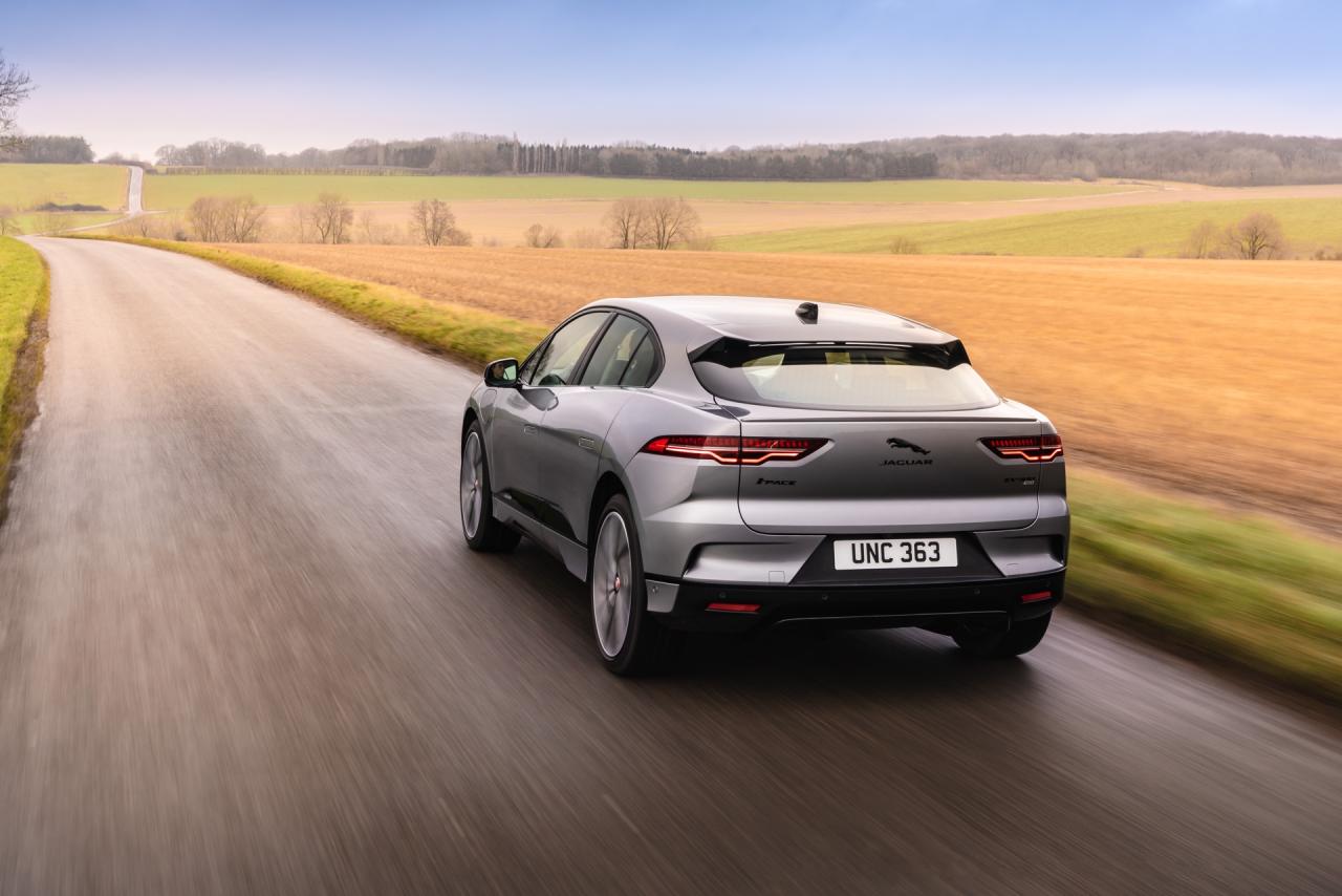 2022-Jaguar-I-Pace-02.jpg