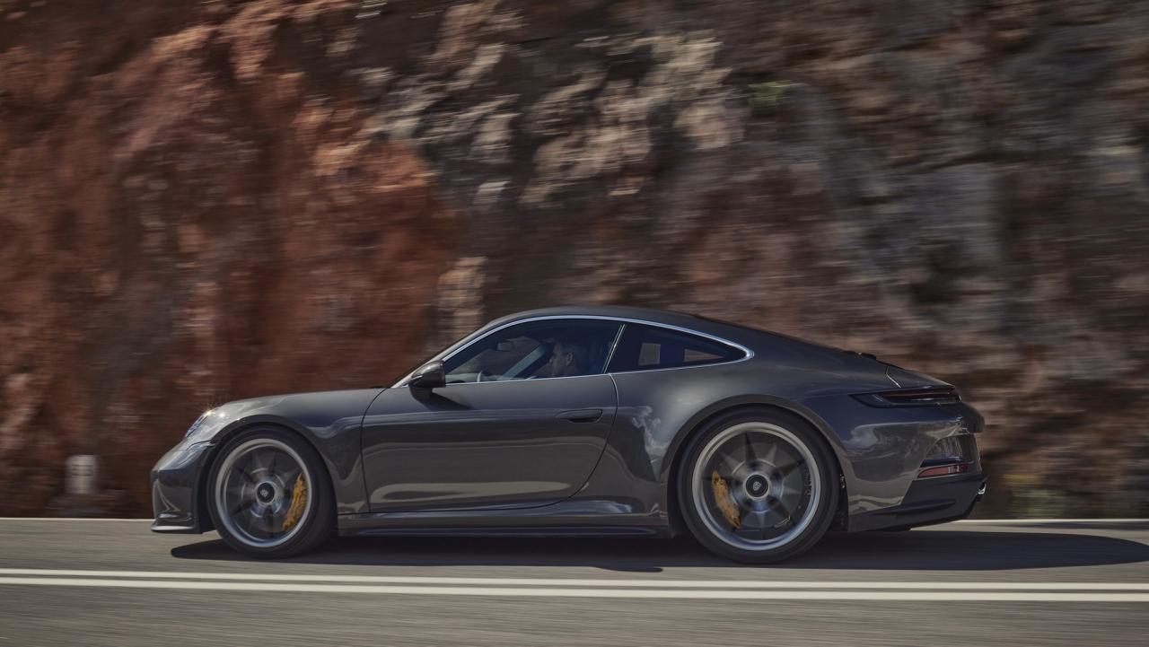 2022-Porsche-911-GT3-Touring-03.jpeg