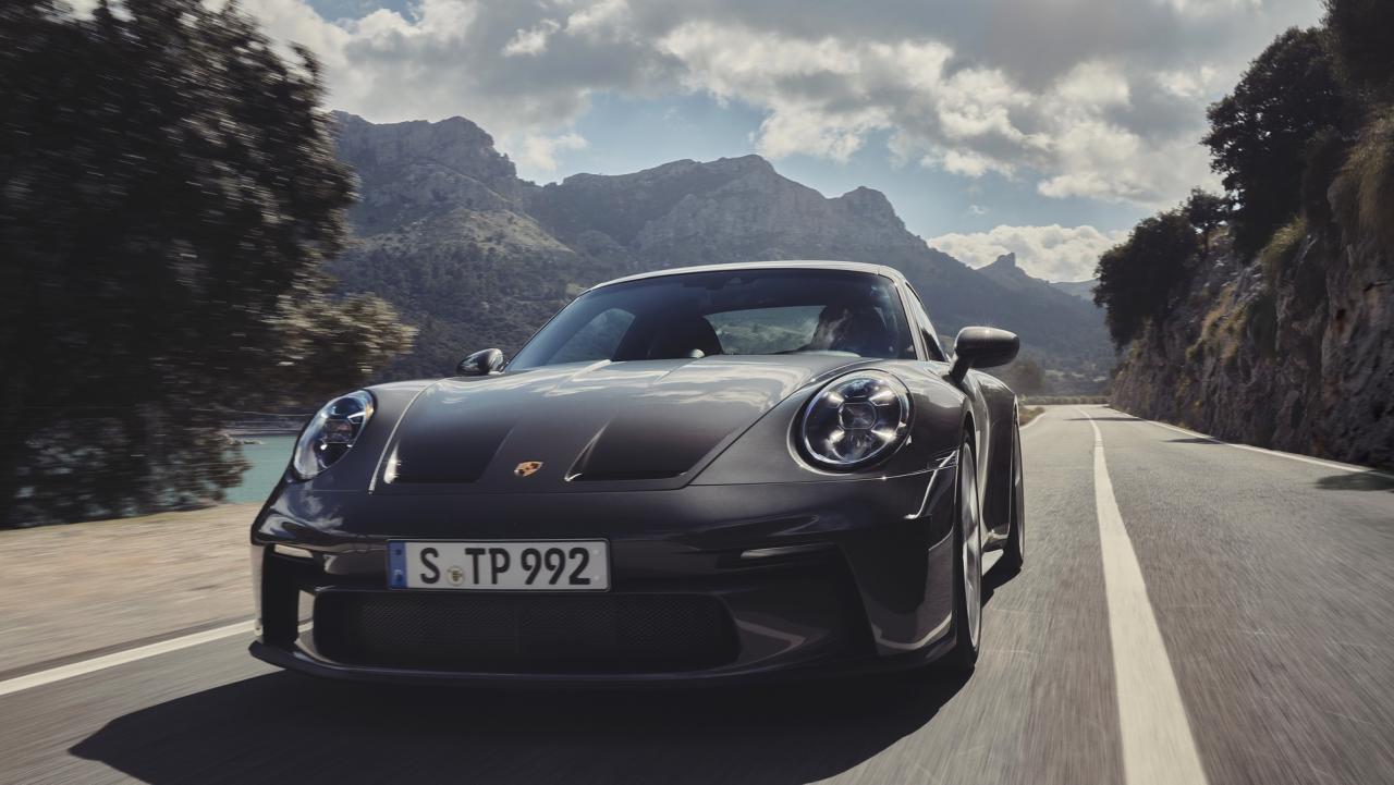 2022-Porsche-911-GT3-Touring-04.jpeg