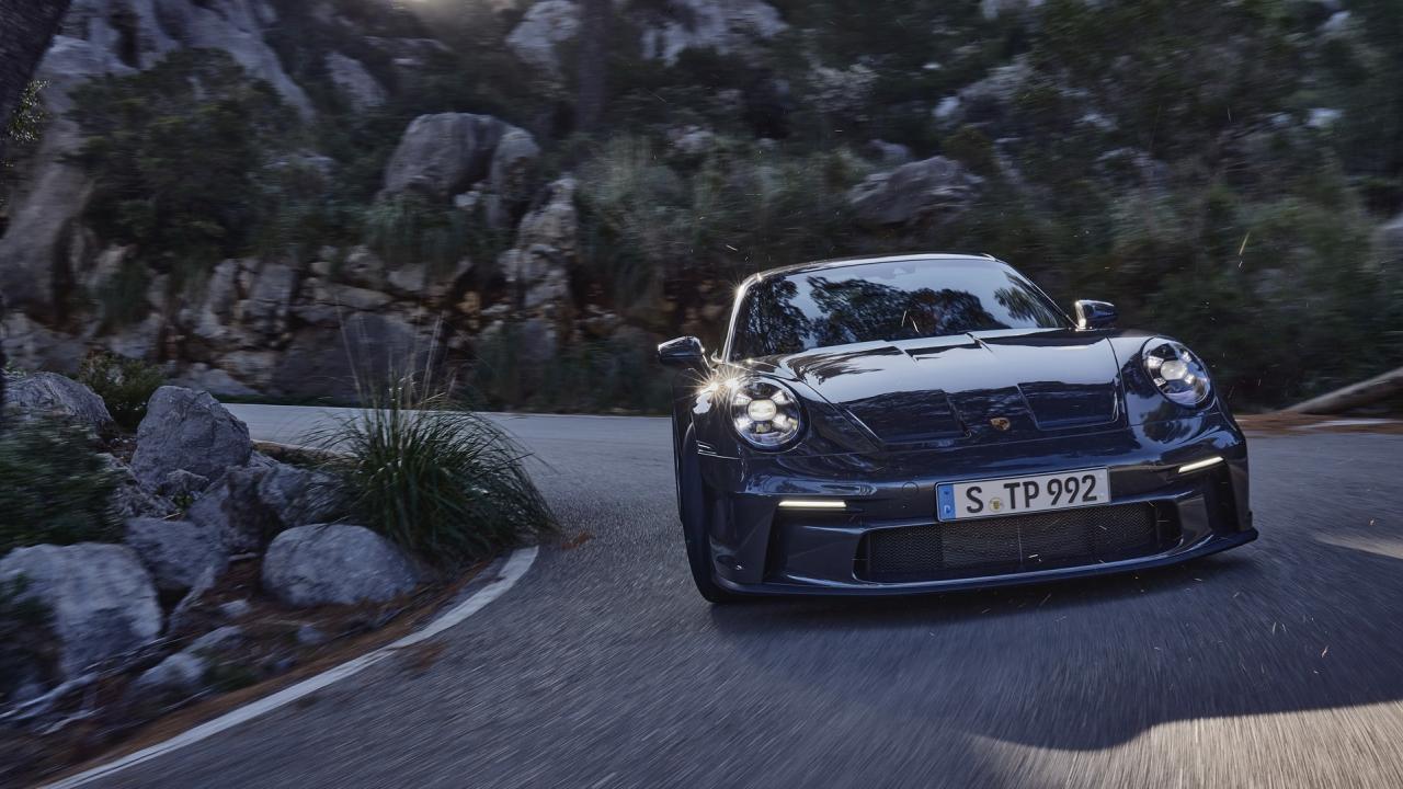 2022-Porsche-911-GT3-Touring-07.jpeg