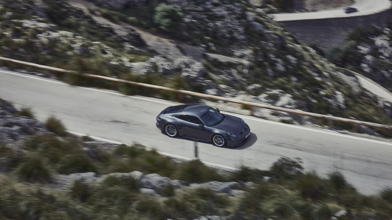 2022-Porsche-911-GT3-Touring-08.jpeg