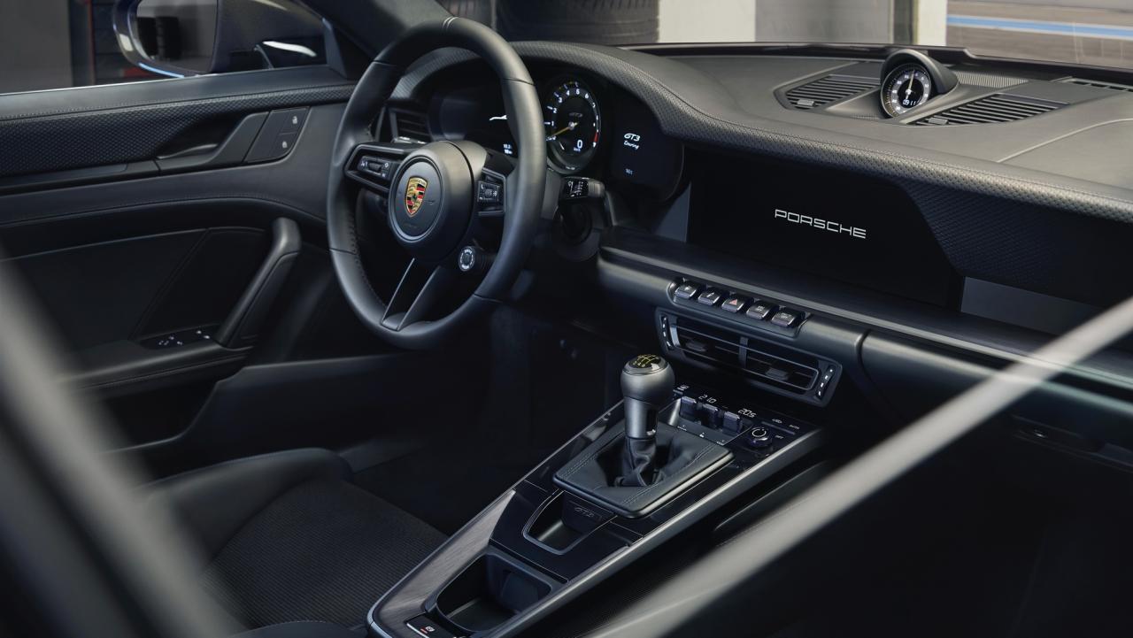 2022-Porsche-911-GT3-Touring-13.jpeg