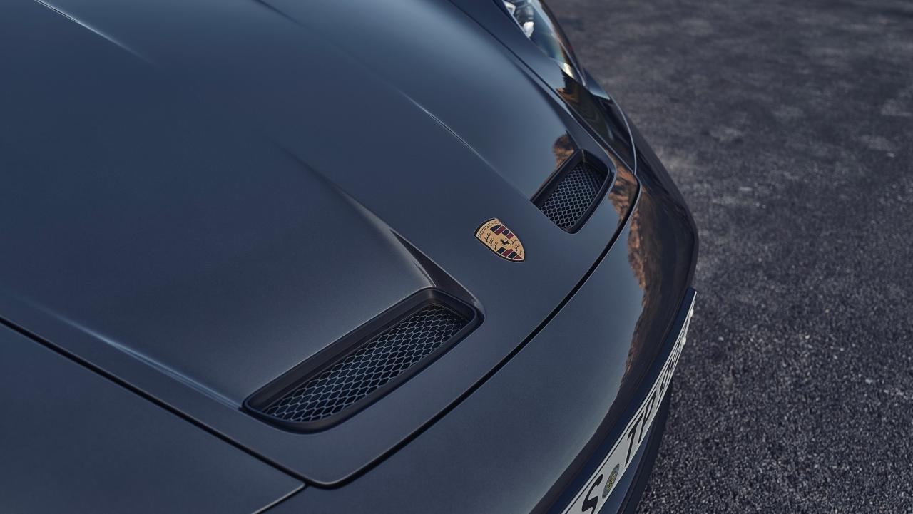 2022-Porsche-911-GT3-Touring-16.jpeg