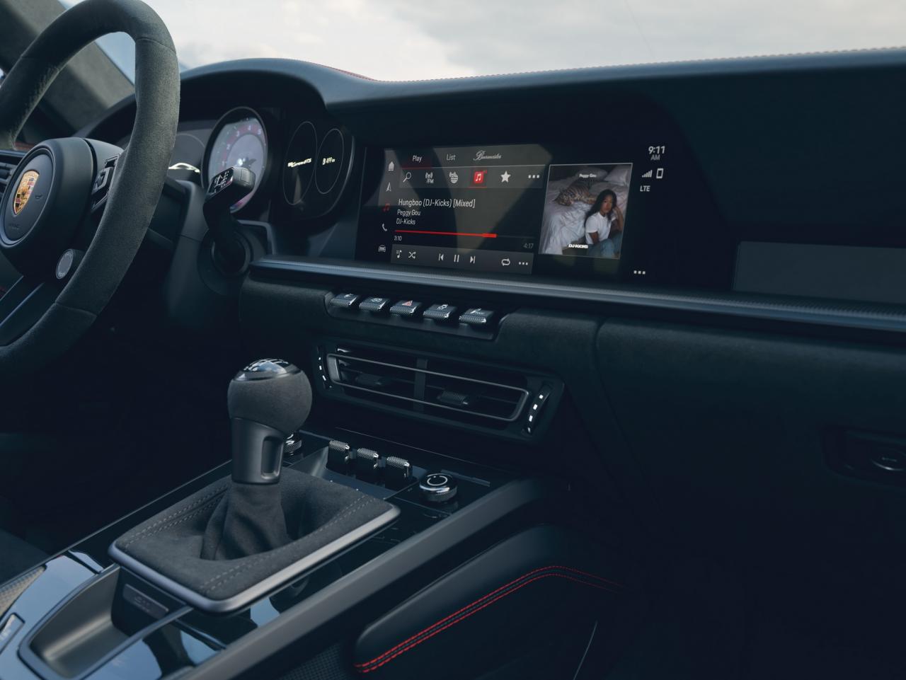 2022-Porsche-911-GTS-27.jpg