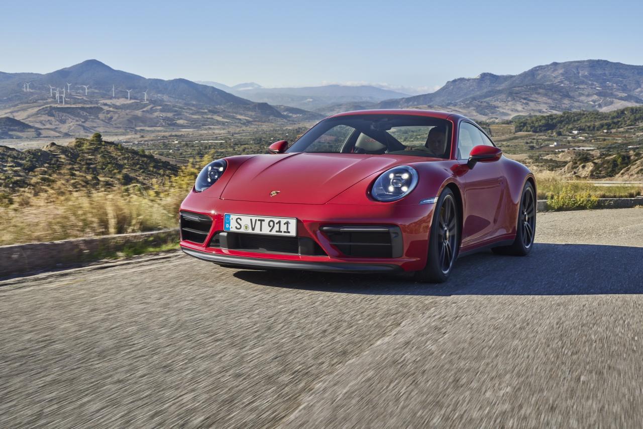2022-Porsche-911-GTS-30.jpg