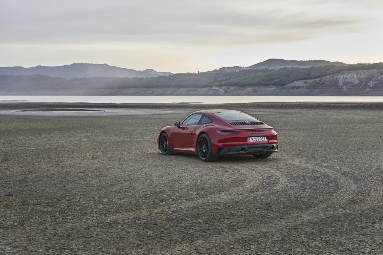 2022-Porsche-911-GTS-33.jpg