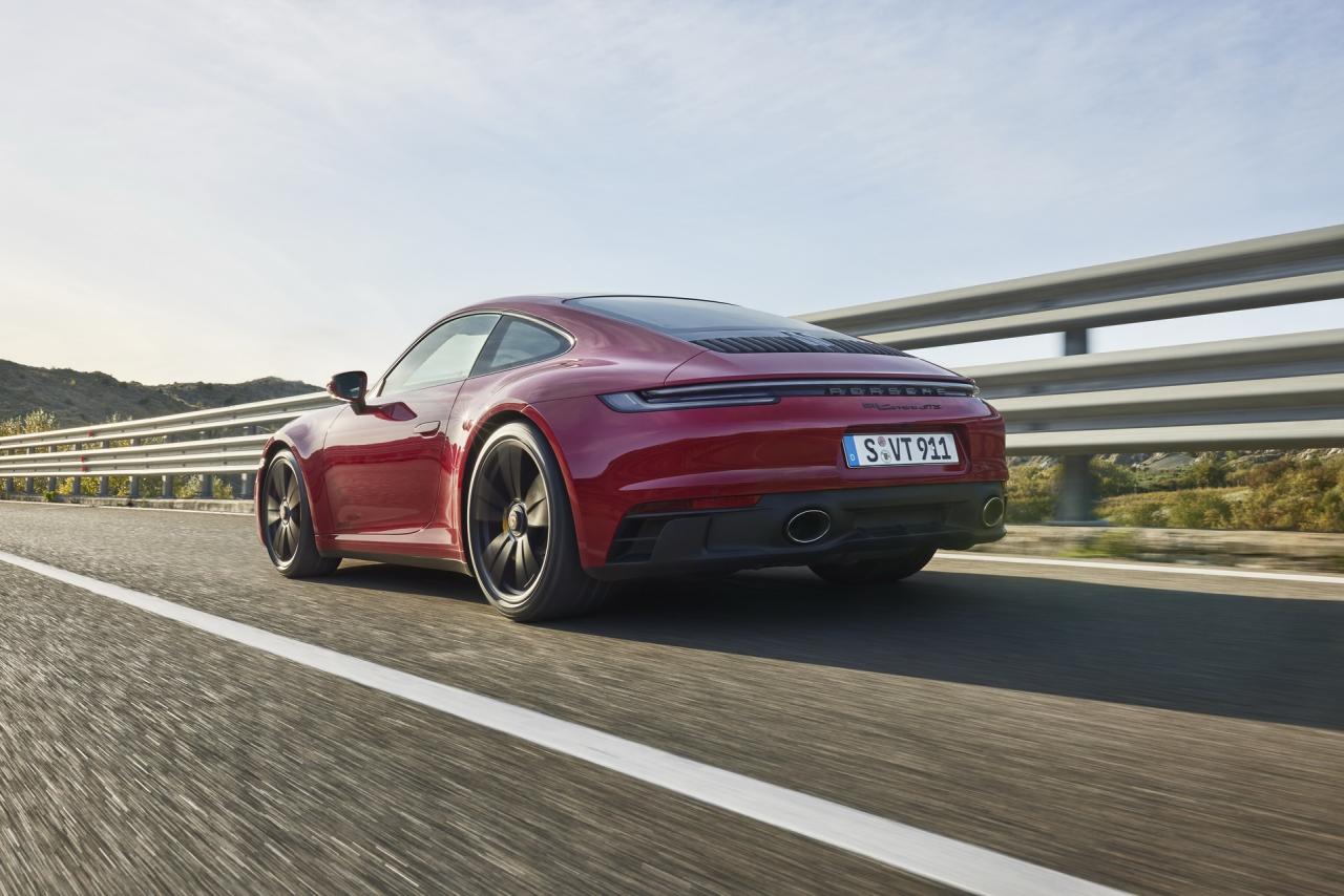 2022-Porsche-911-GTS-36.jpg