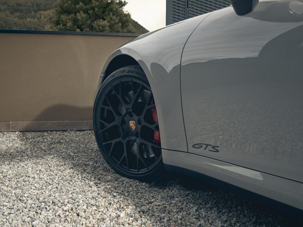 2022-Porsche-911-GTS-4.jpg