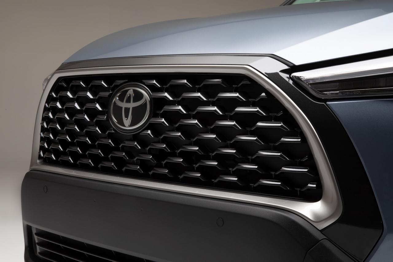 2022-Toyota-Corolla-Cross-10.jpg