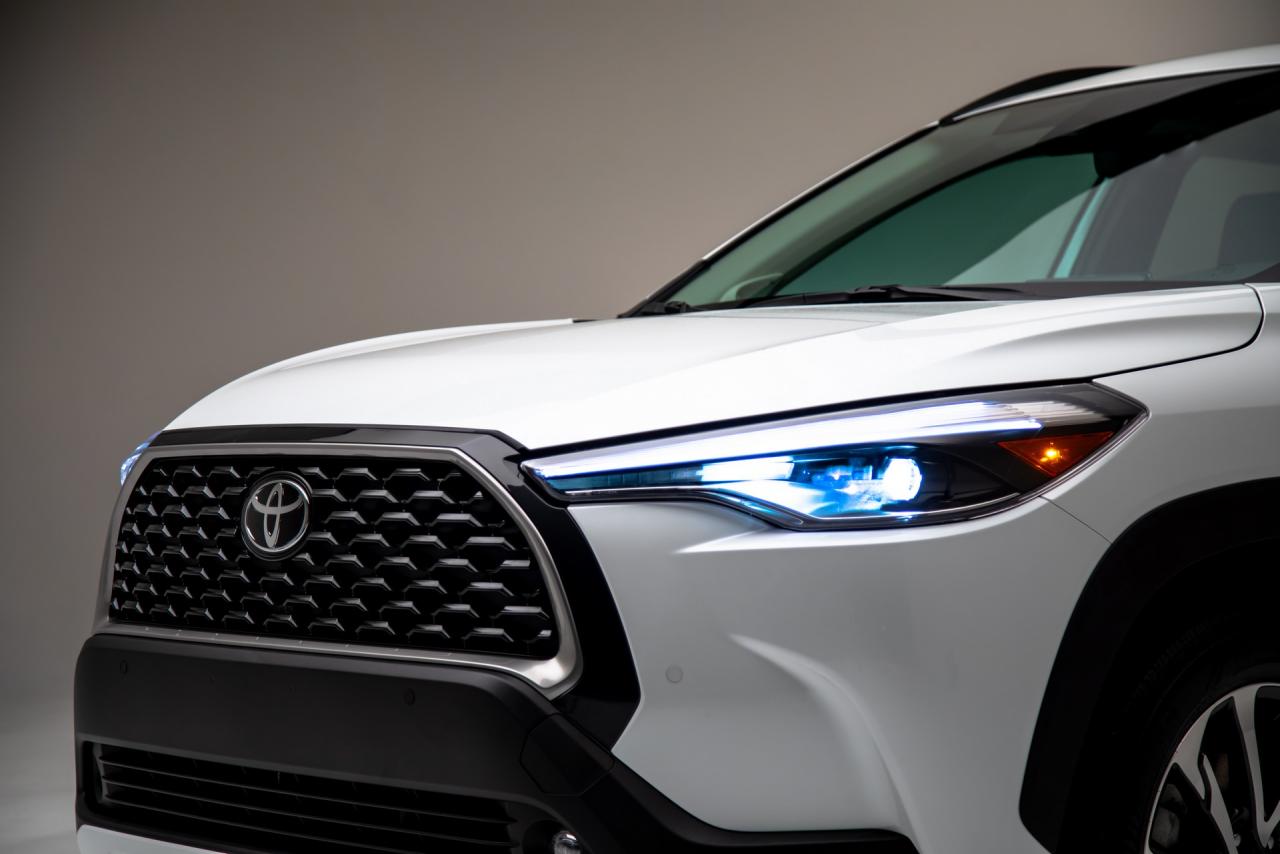 2022-Toyota-Corolla-Cross-26.jpg