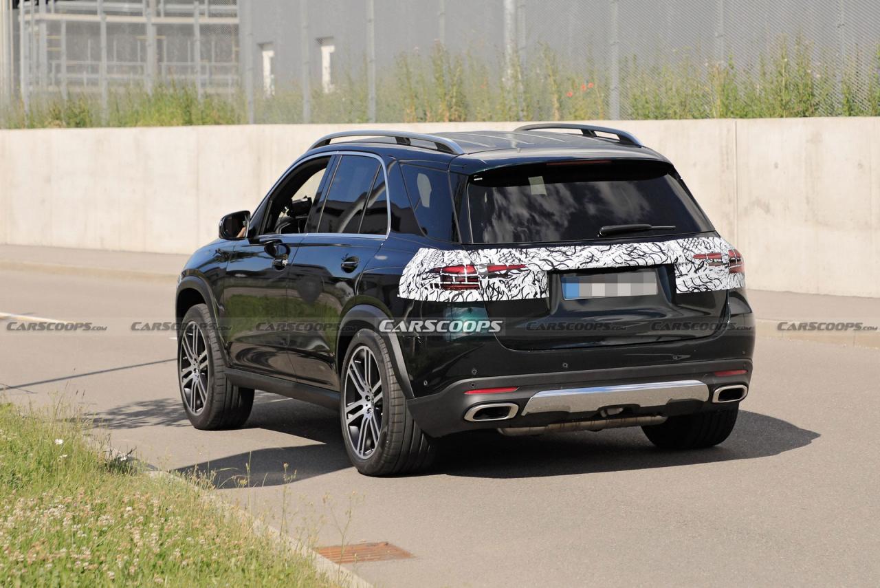 2023-Mercedes-GLE-10.jpg