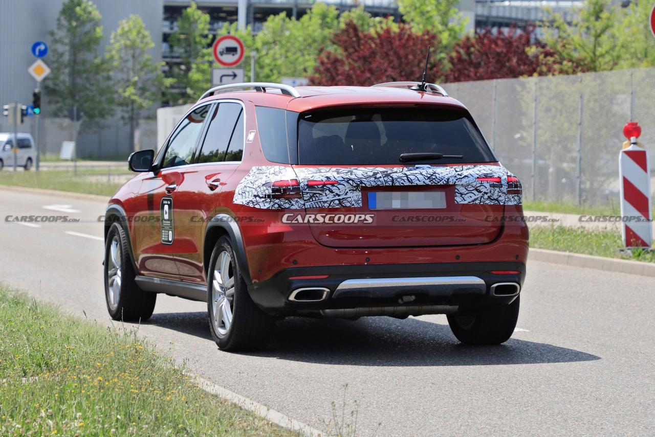 2023-Mercedes-GLE-24.jpg