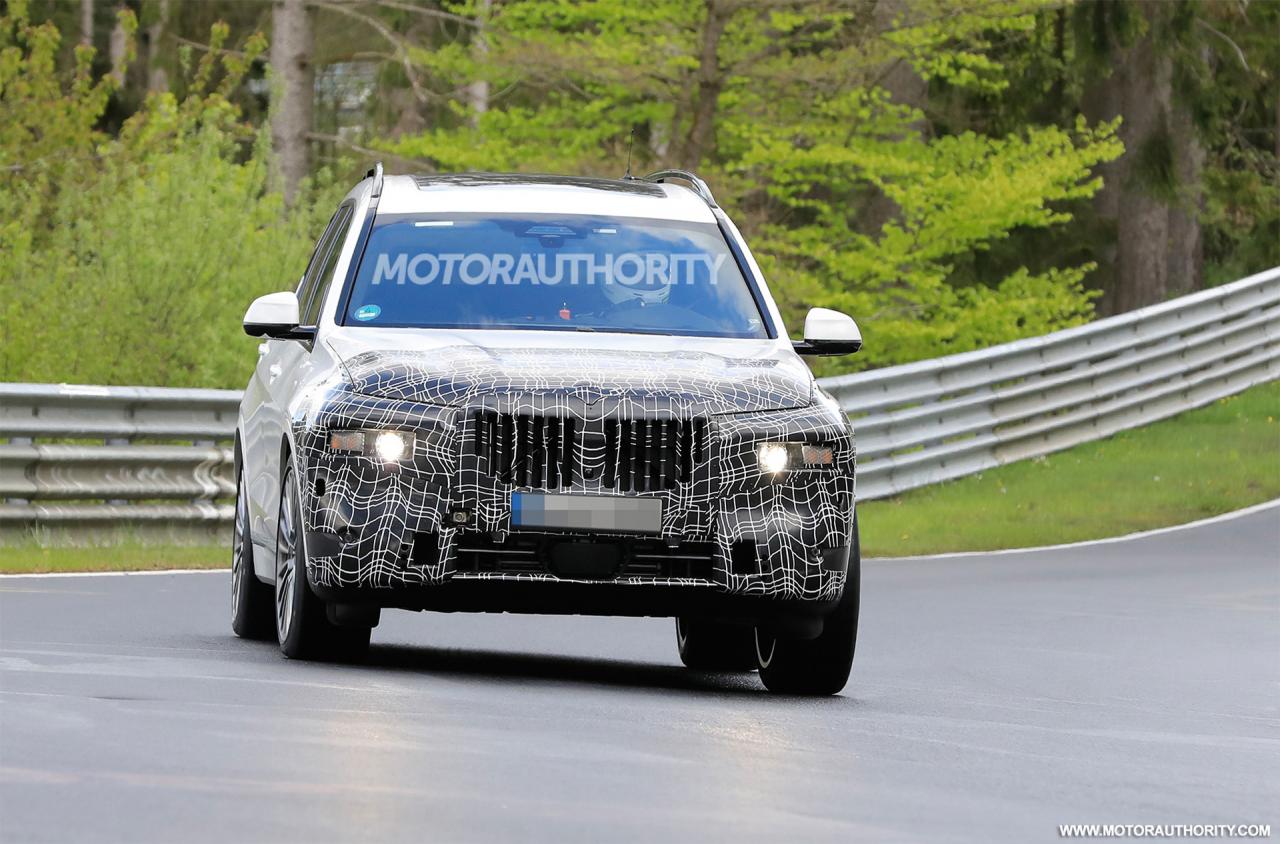 2023-bmw-x7-facelift-spy-shots--photo-credits-baldauf-sb-medien_100794223_h.jpg