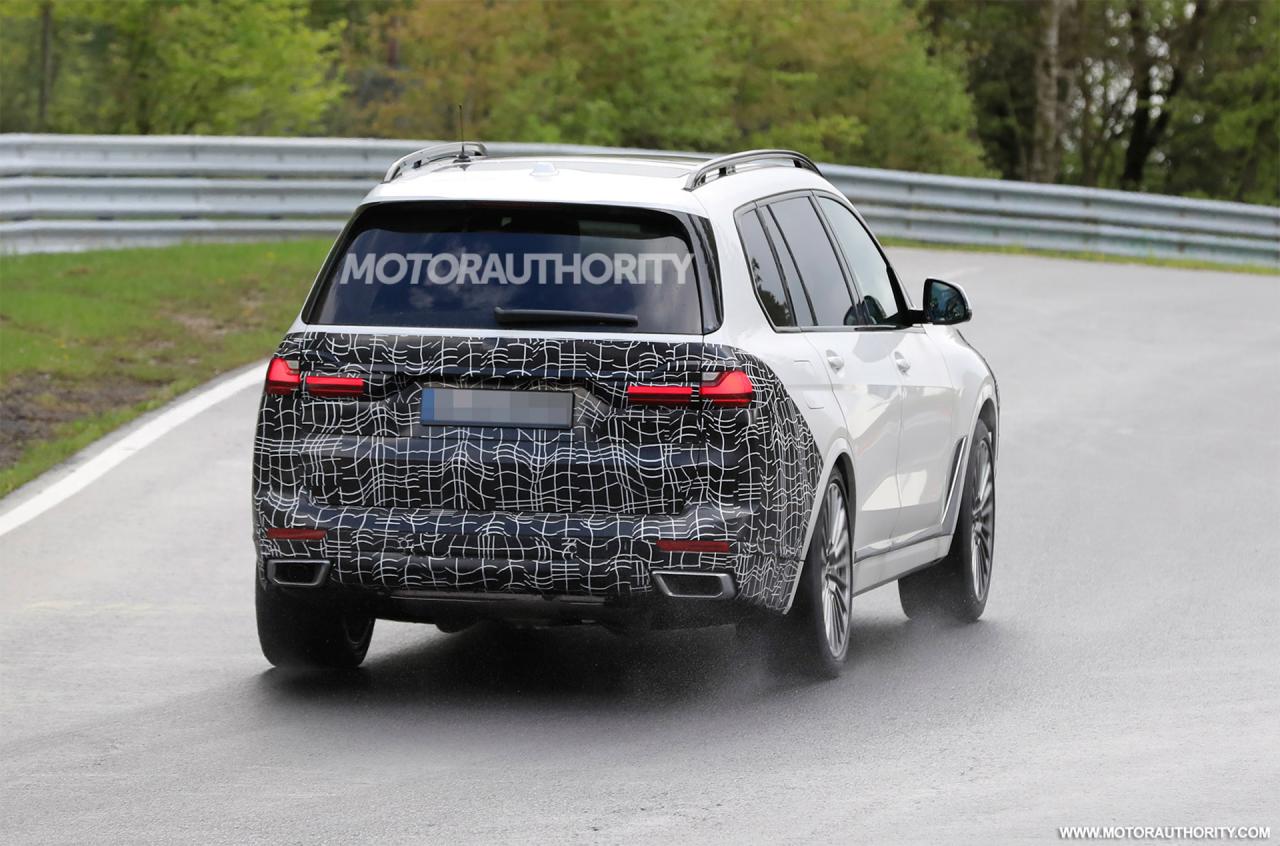2023-bmw-x7-facelift-spy-shots--photo-credits-baldauf-sb-medien_100794232_h.jpg