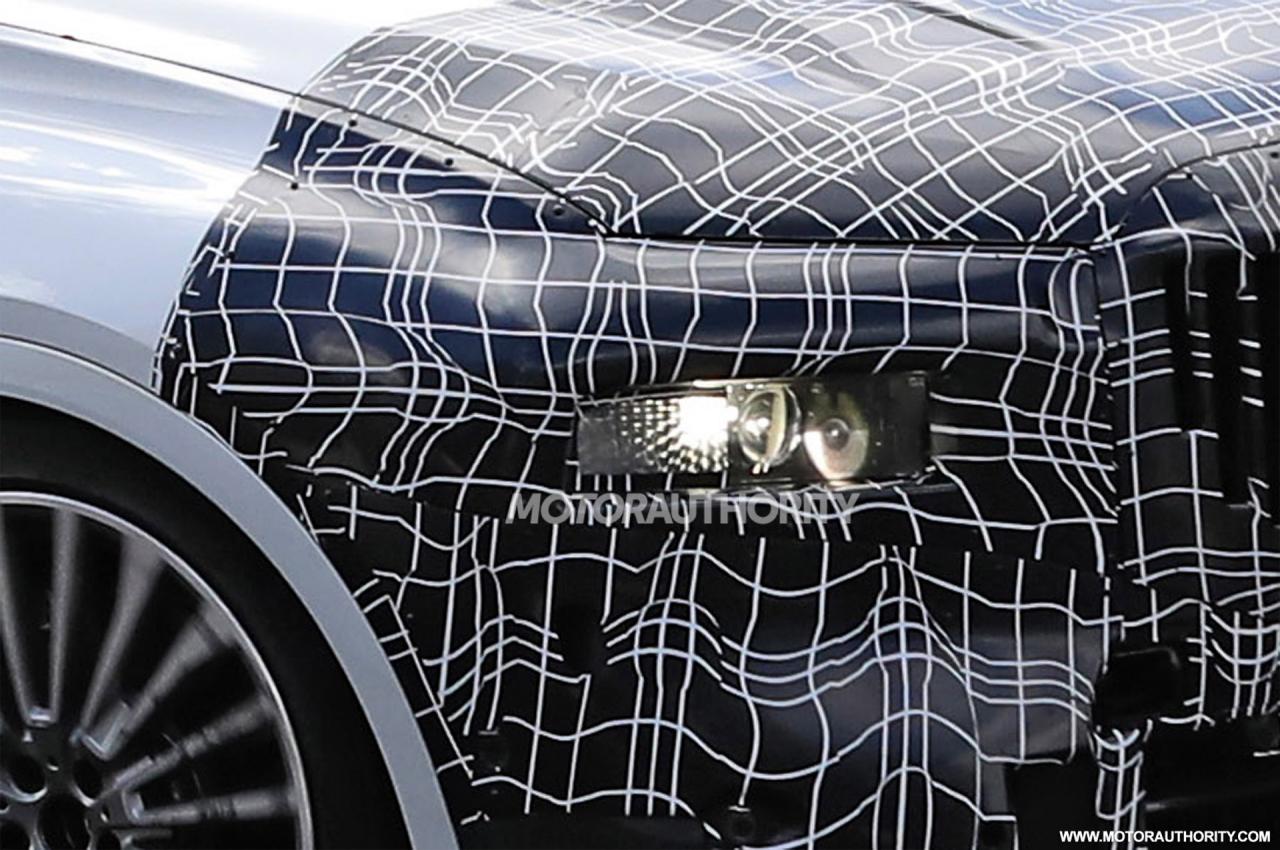 2023-bmw-x7-facelift-spy-shots--photo-credits-baldauf-sb-medien_100794236_h.jpg