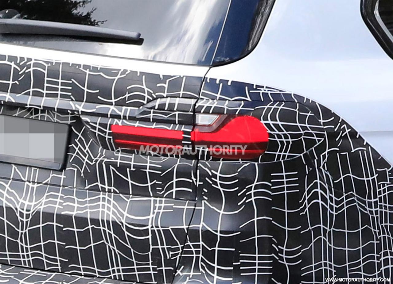 2023-bmw-x7-facelift-spy-shots--photo-credits-baldauf-sb-medien_100794238_h.jpg