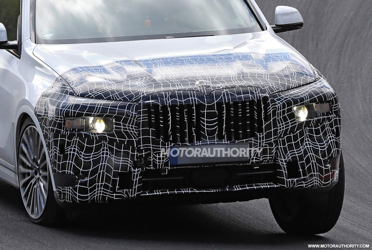 2023-bmw-x7-facelift-spy-shots--photo-credits-baldauf-sb-medien_100794239_h.jpg
