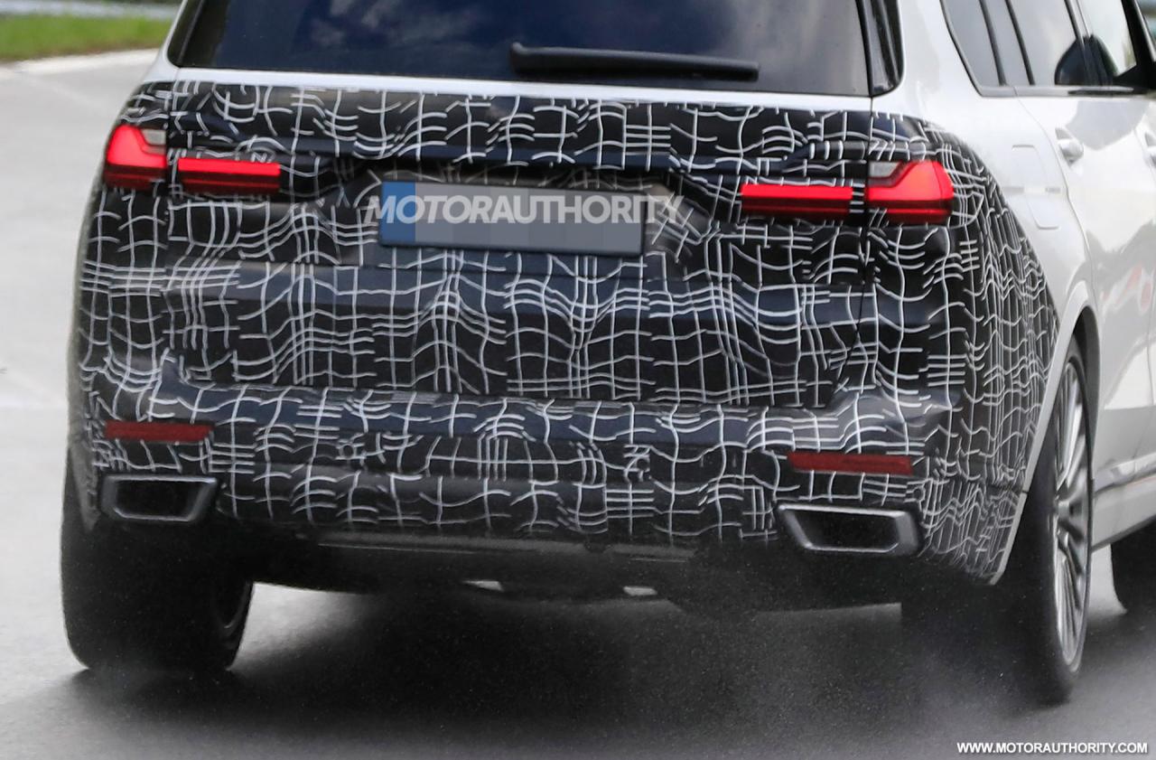 2023-bmw-x7-facelift-spy-shots--photo-credits-baldauf-sb-medien_100794240_h.jpg