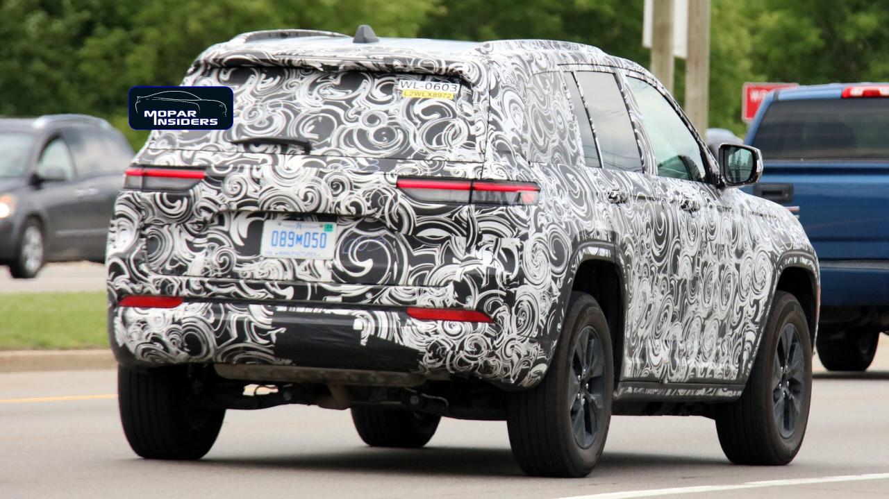 2042727969_2022-Jeep-Grand-Cherokee-Limited-4xe.-MoparInsiders-12-scaled.thumb.jpg.a18a536d18ce474d314e5d116a8febd8.jpg