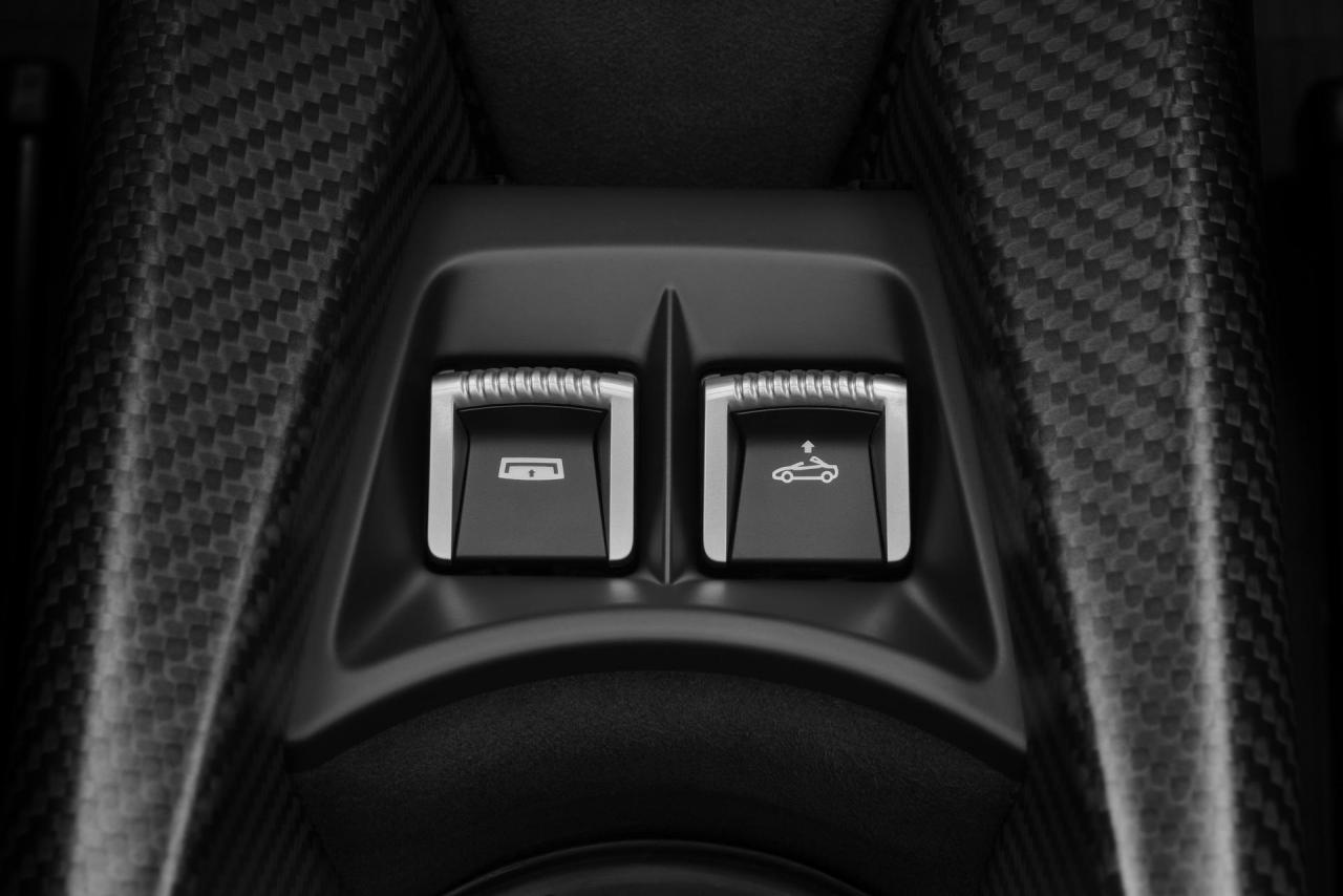 2022-McLaren-765LT-Spider-5.jpg