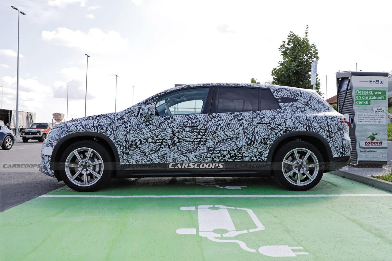 2022-Mercedes-Benz-EQS-SUV-Scoop-25.jpg