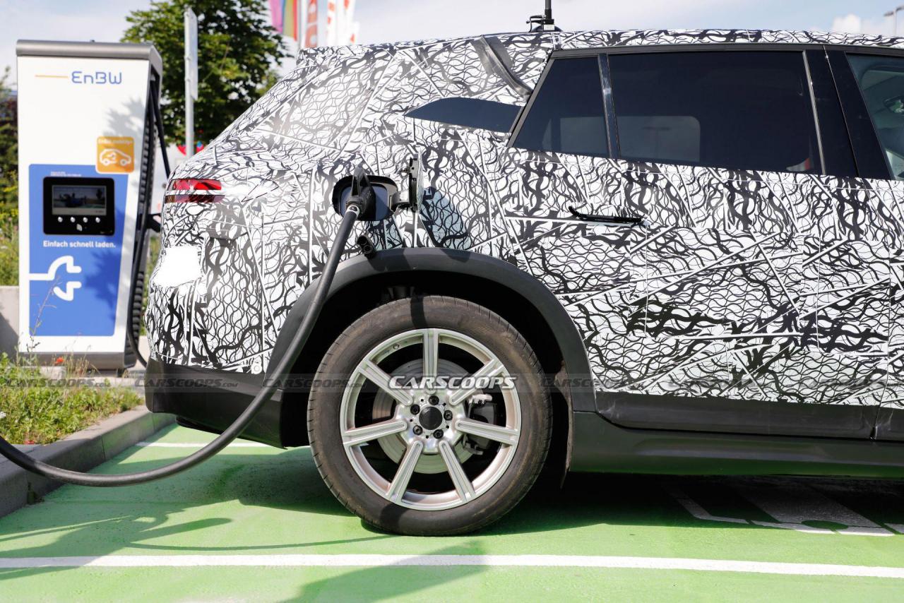 2022-Mercedes-Benz-EQS-SUV-Scoop-26.jpg