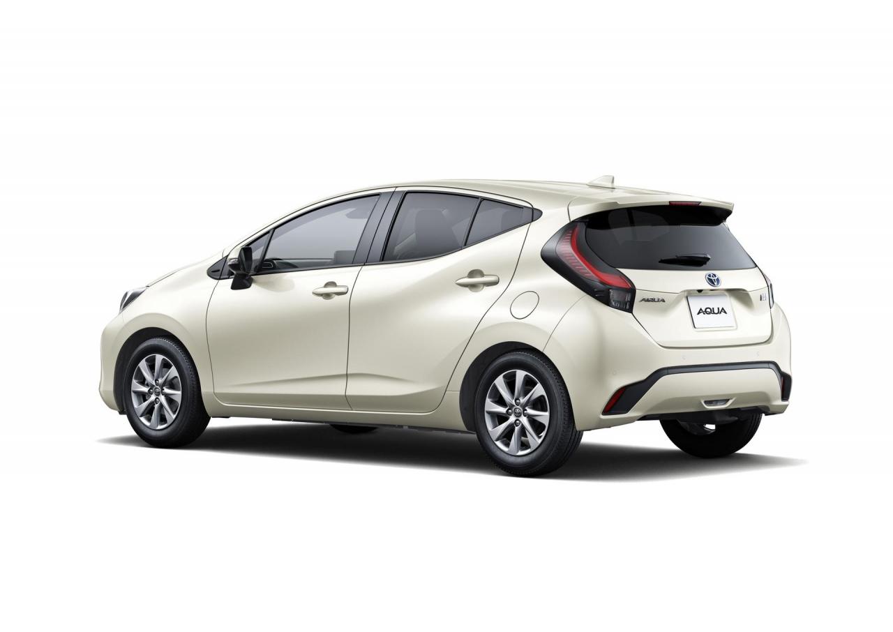 2022-Toyota-Aqua-2.thumb.jpg.1d309ac1867f7fb47a1056eb703fae56.jpg