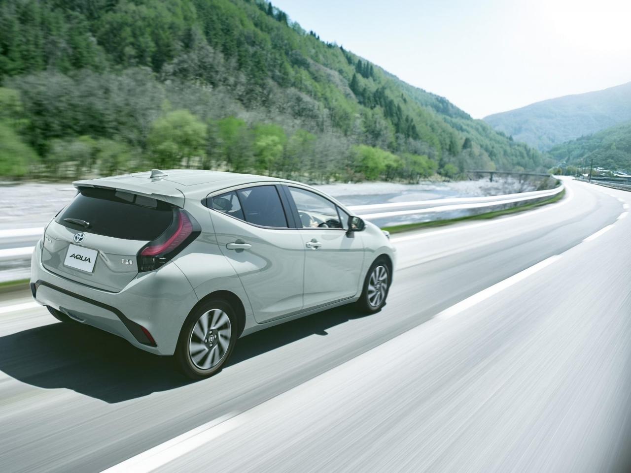 2022-Toyota-Aqua-4.thumb.jpg.8e50cfe31e81de2bf37b5bf0953abad4.jpg