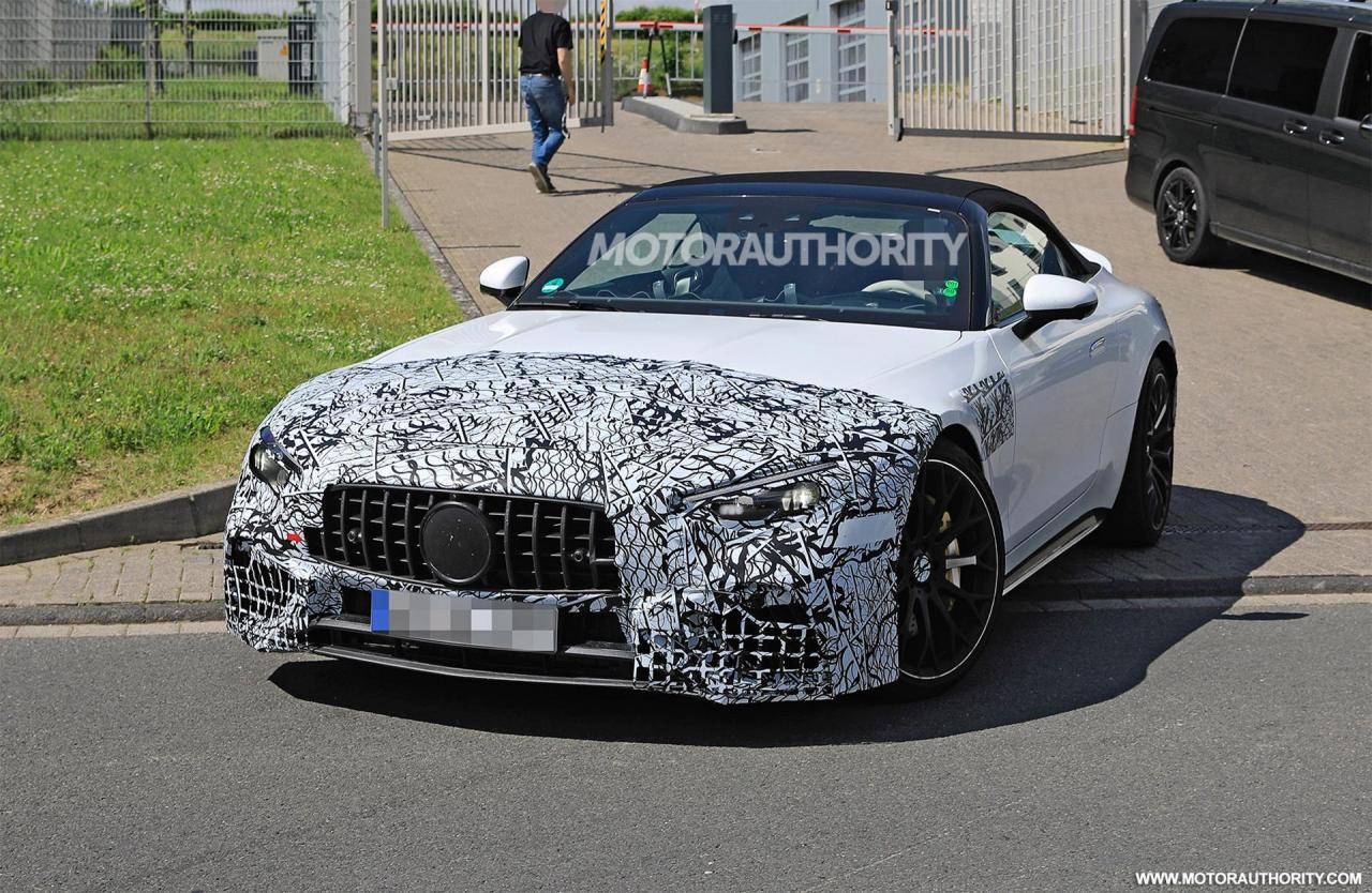 2022-mercedes-benz-amg-sl-roadster-spy-shots--photo-credit-s-baldauf-sb-medien_100797615_h.jpg