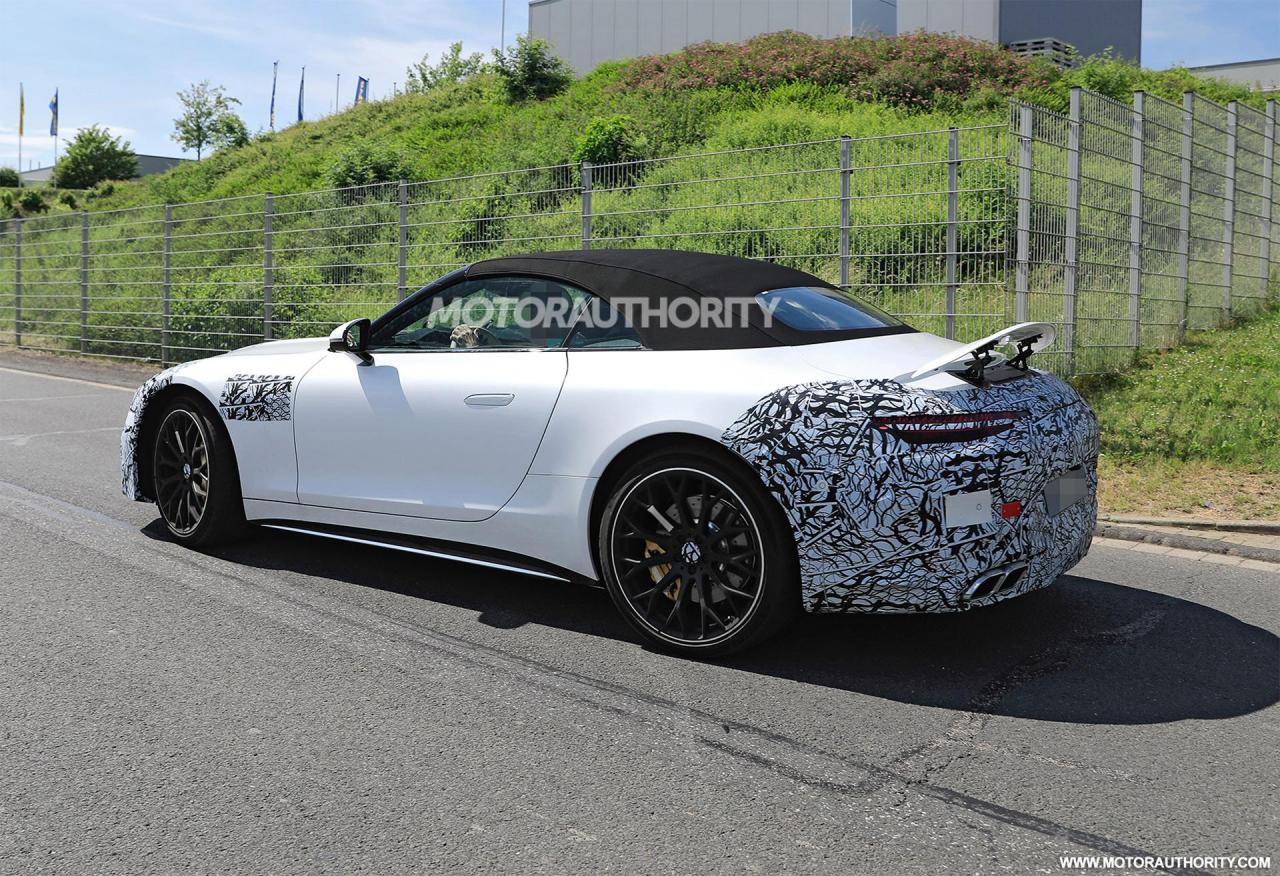 2022-mercedes-benz-amg-sl-roadster-spy-shots--photo-credit-s-baldauf-sb-medien_100797621_h.jpg