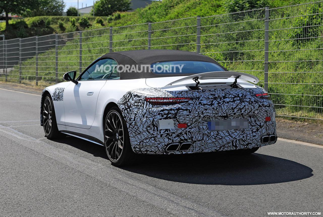 2022-mercedes-benz-amg-sl-roadster-spy-shots--photo-credit-s-baldauf-sb-medien_100797623_h.jpg