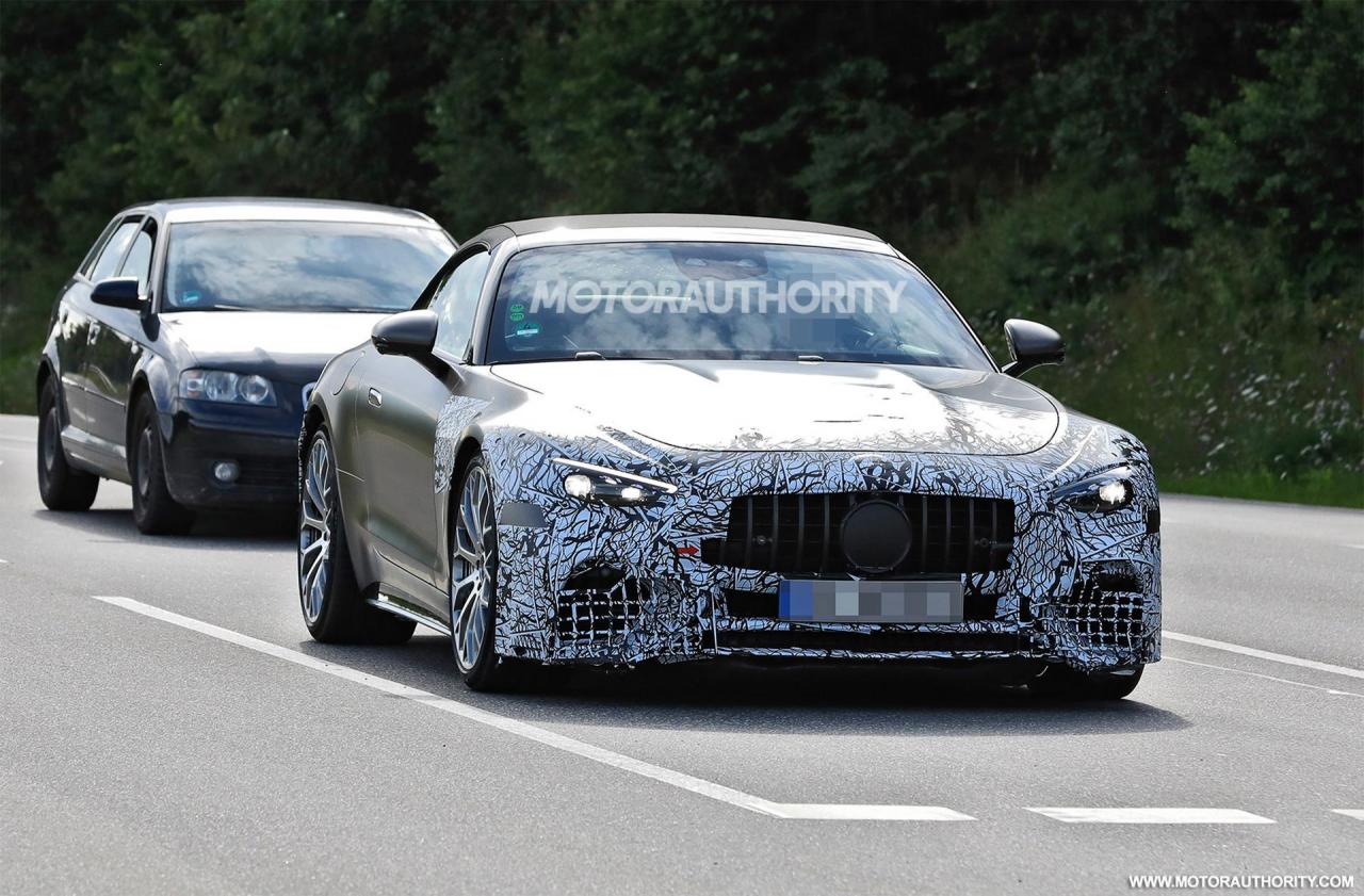 2022-mercedes-benz-amg-sl-roadster-spy-shots--photo-credits-baldauf-sb-medien_100800622_h.jpg
