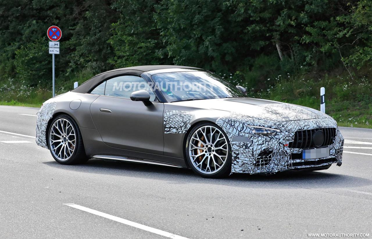 2022-mercedes-benz-amg-sl-roadster-spy-shots--photo-credits-baldauf-sb-medien_100800624_h.jpg