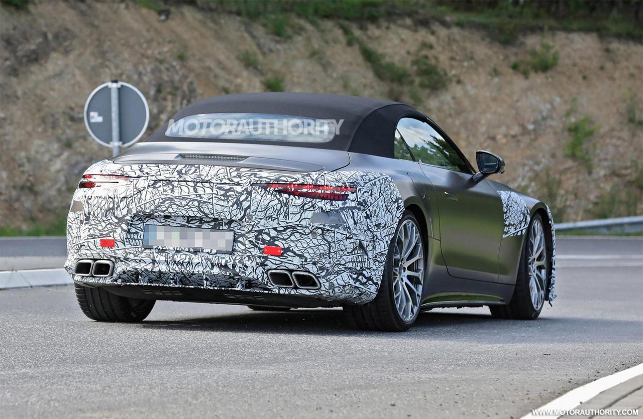 2022-mercedes-benz-amg-sl-roadster-spy-shots--photo-credits-baldauf-sb-medien_100800629_h.jpg