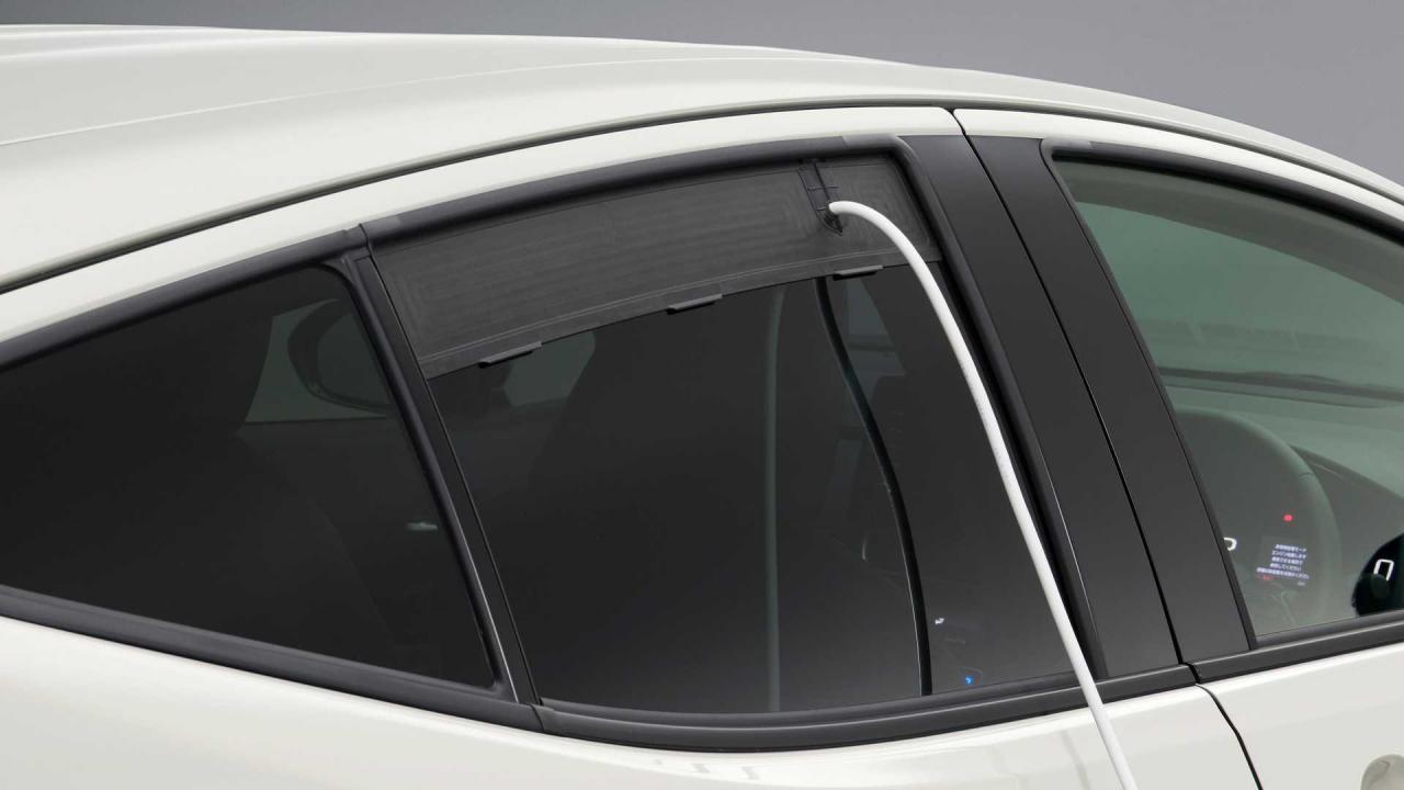 2022-toyota-aqua-jdm (4).jpg