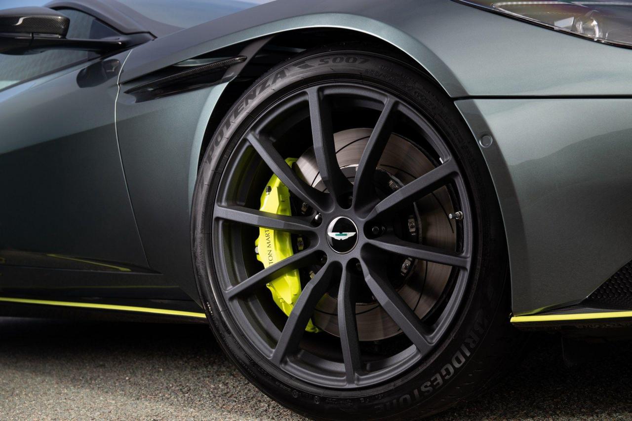 Aston-Martin-DB11-AMR-10.jpg