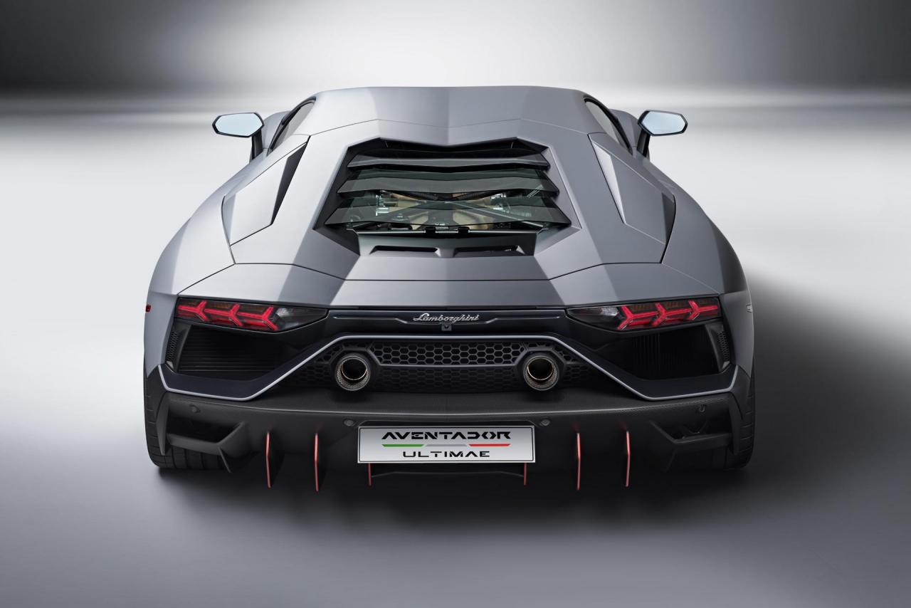 Lamborghini_Aventador_Ultimae_11.jpg
