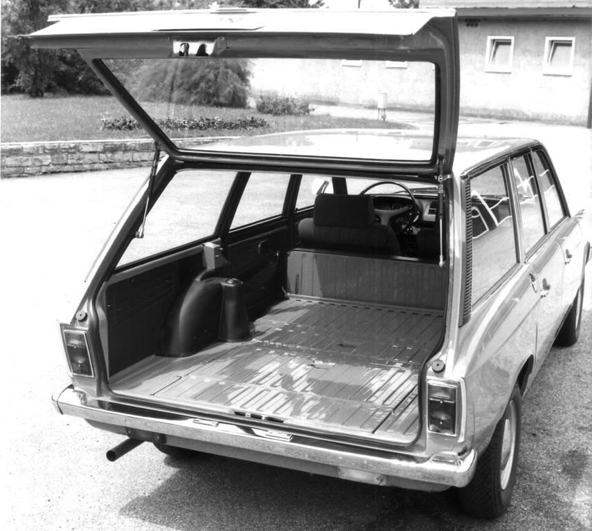 NSU_K70_kombi_1965_prototype_hatch-open.jpg.da6d3047fae4c26c0fc3317457dfb3f0.jpg