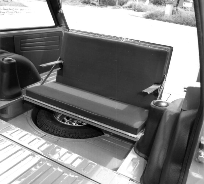 NSU_K70_kombi_1965_prototype_third-row-bench.jpg.0d923ec3e3ec60d8354d57206dac5433.jpg