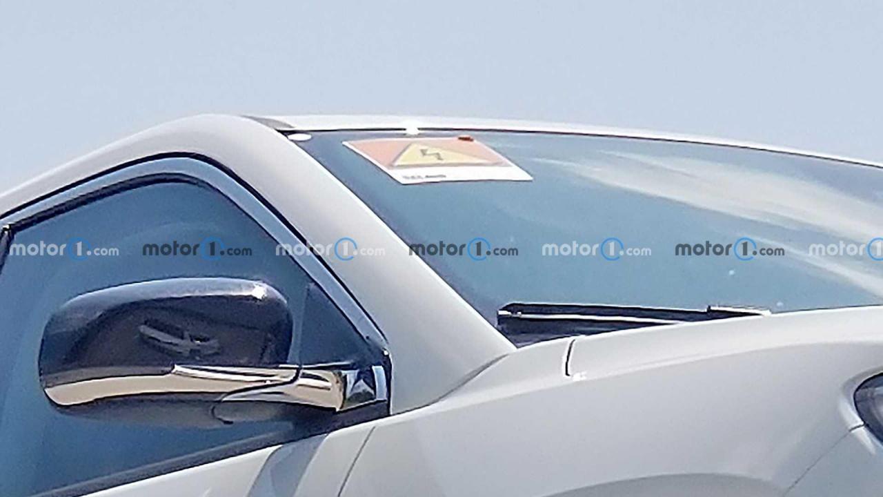 jeep-compass-hybrid-windshield-spy-photo.jpg
