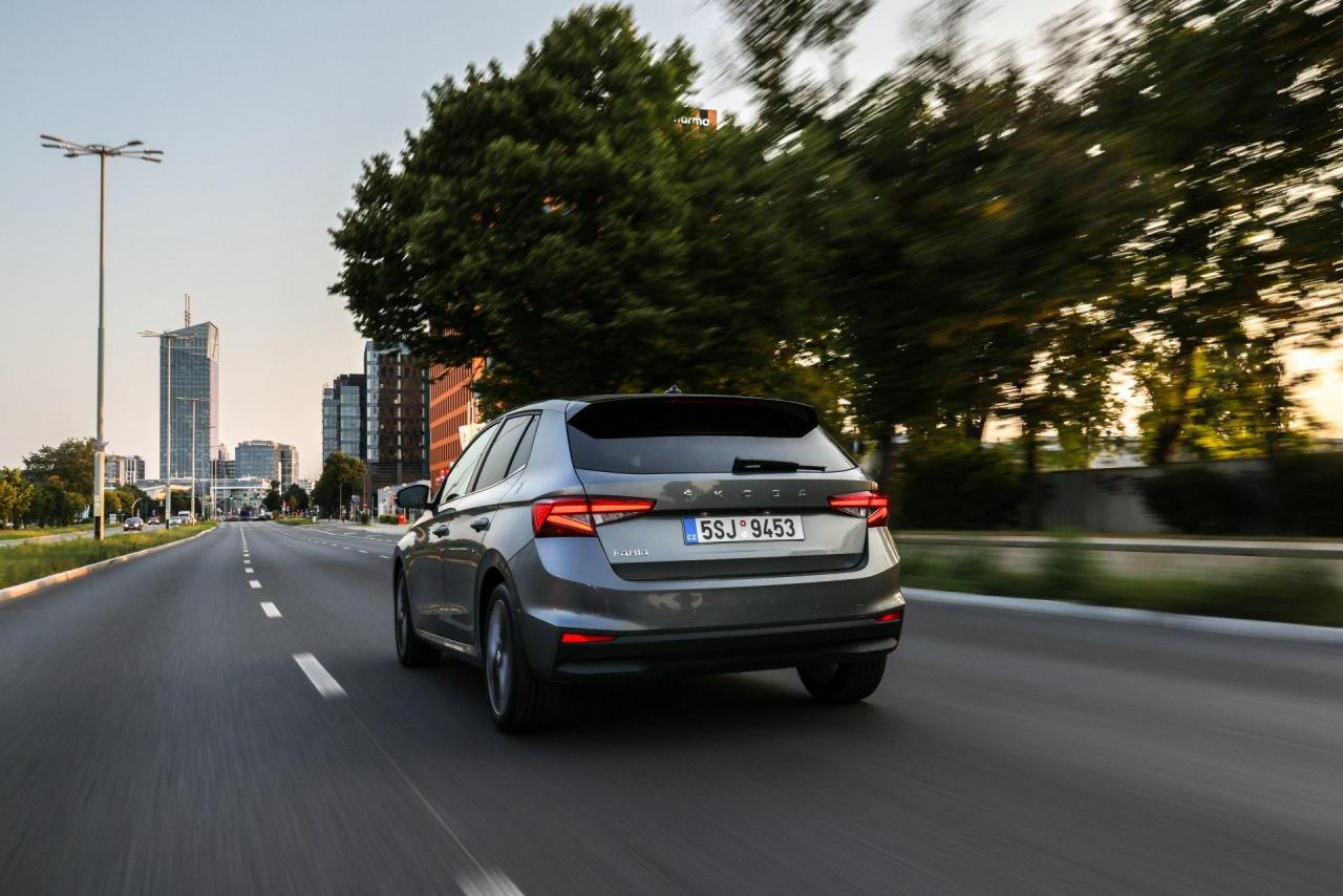 06_skoda_fabia_ml_graphite_grey-1920x1281.thumb.jpg.a5a2ff185cc438ca884631d29593367d.jpg